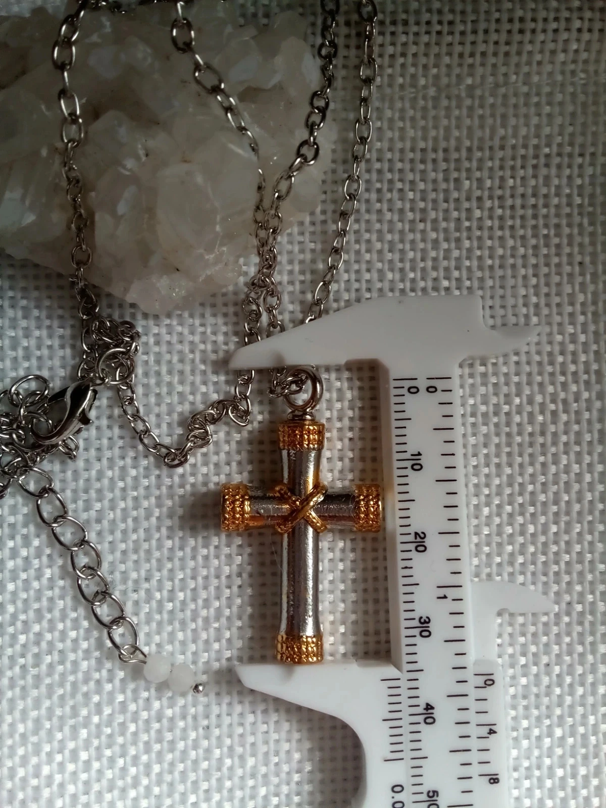 Collier croix urne acier bicolore – photo 3